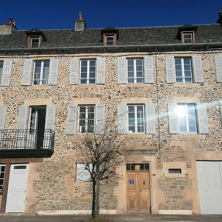 Gite Les Pieds Dans L'Olt - Ultreia エスタン エクステリア 写真
